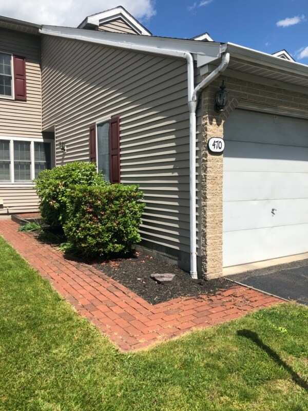 Building Photo - 470 Meadow Ln