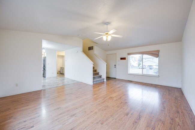 Building Photo - MOVE-IN SPECIAL! Bright & Spacious 4-Bedroom Home in One of Pullman’s Most Desirable Neighborhoods