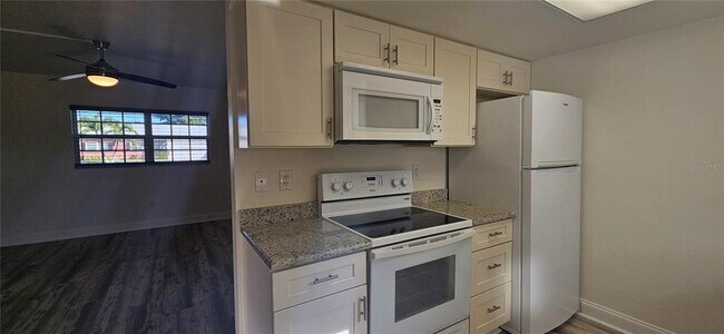 Building Photo - 1506 Edgewater Cir