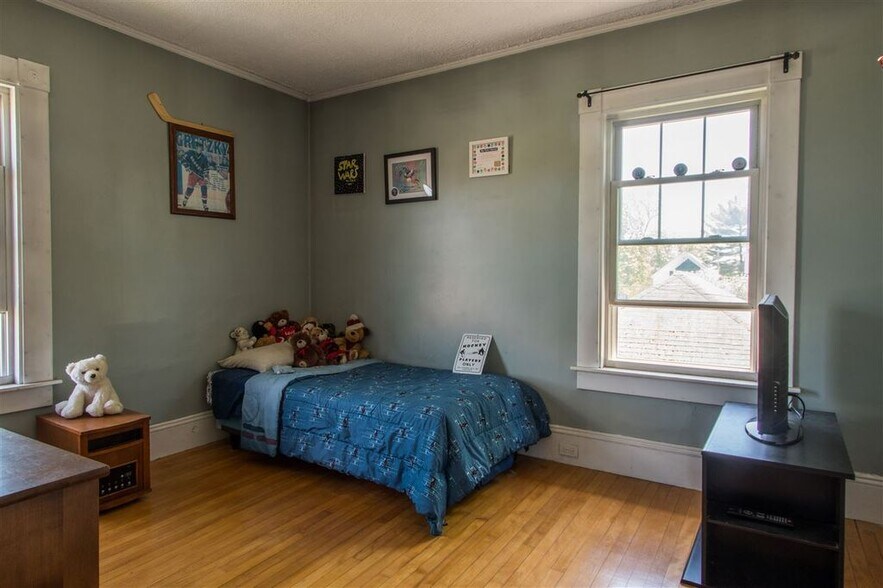 Bedroom 2 - 413 Highland St