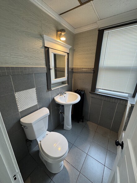 Building Photo - 5351 N Kimball Ave