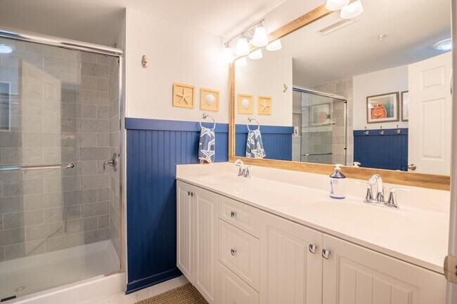 Building Photo - OFF-SEASON FURNISHED MONTHLY RENTAL AVAILABLE JAN '26