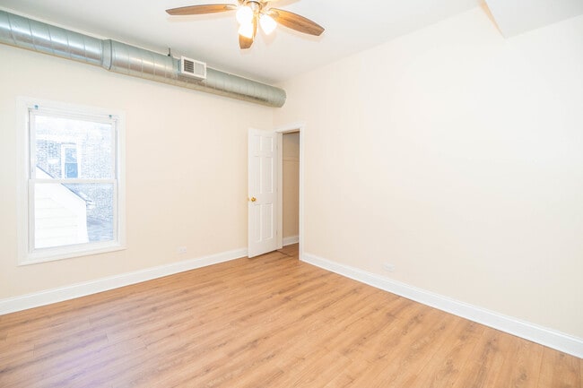 Building Photo - 1032 W Dakin St