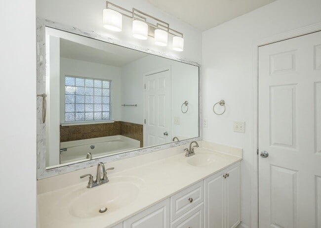 Building Photo - 203 Hayne Dr