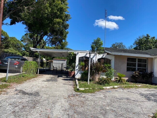 Building Photo - 2320 Sunrise Dr