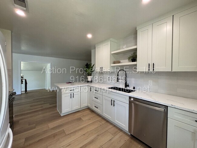 Building Photo - Modern Beauty of Downtown Roseville - 3 Be...