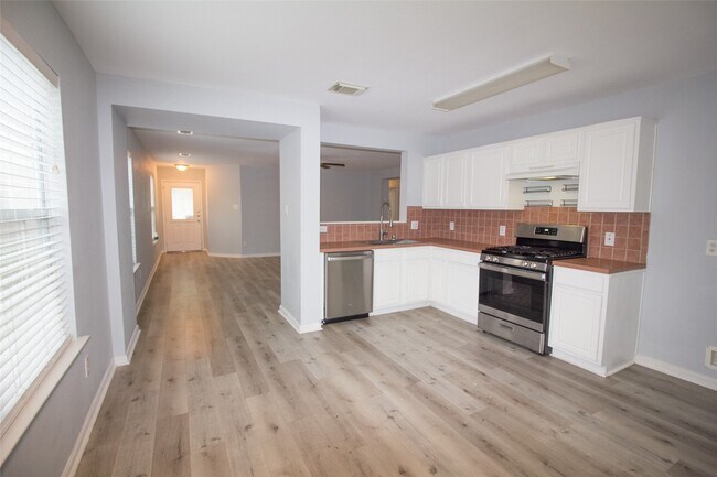 Building Photo - 29523 Legends Stone Dr