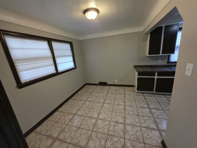 Building Photo - 9086 Plainview Ave