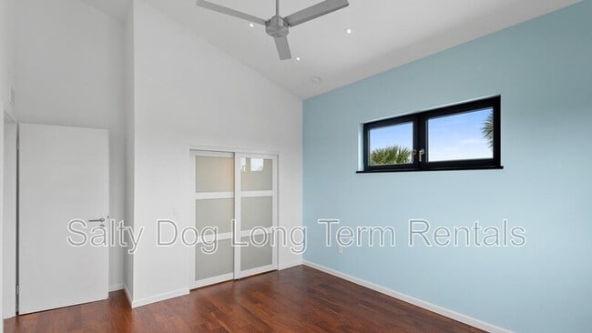 Building Photo - 3001 John Anderson Dr