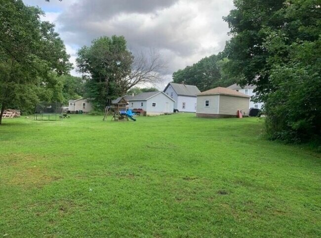 Building Photo - 63 Moran St