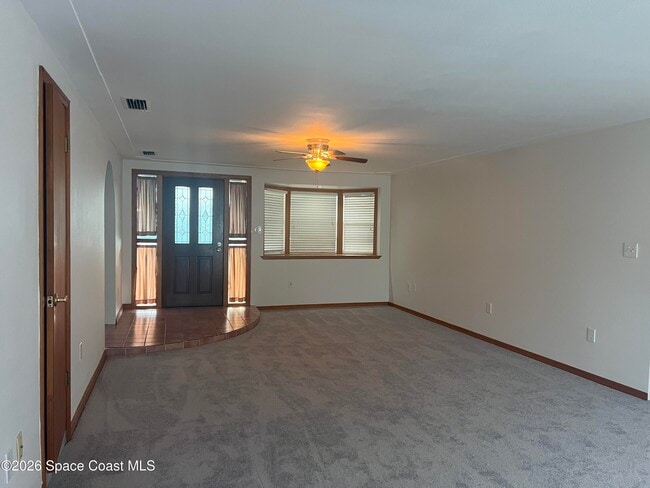 Building Photo - 129 Martin St