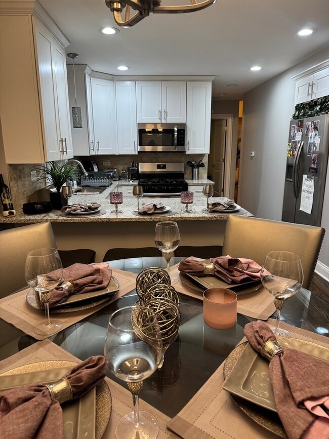 Building Photo - 1216 W 95th Pl