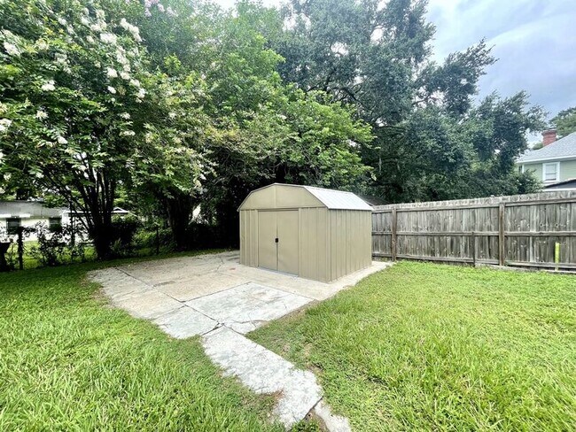 Building Photo - 726 Johnson Ave