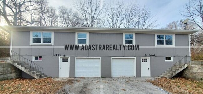 Building Photo - Completely Renovated Duplex in KCK, Beautiful Finishings-Available in MAY!!