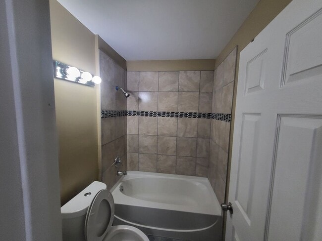 Building Photo - 3 bedroom home on Flint's North-east side