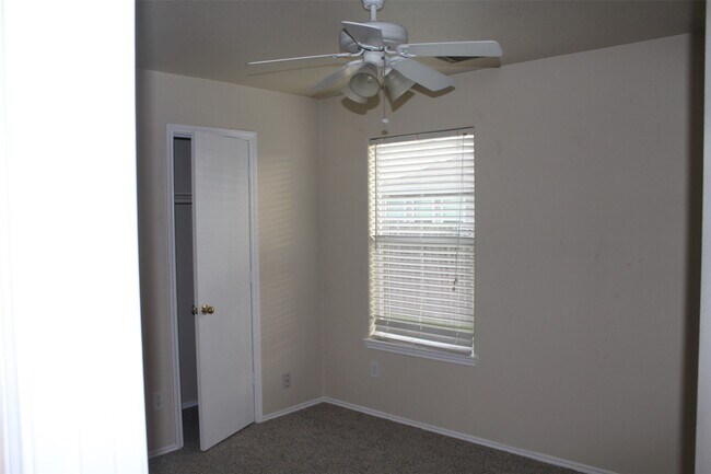 Building Photo - 1726 Serenata Ln