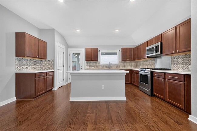 Building Photo - 6904 Pleasanton Pkwy