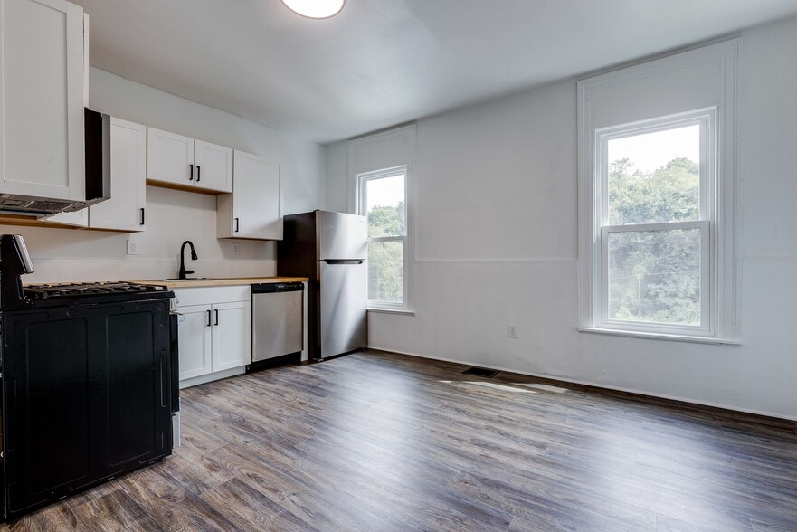 Building Photo - 2637 S 18th St