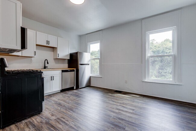 Building Photo - 2637 S 18th St