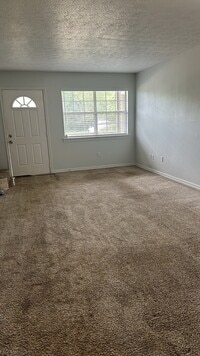 Building Photo - 2 Green Meadow Ln