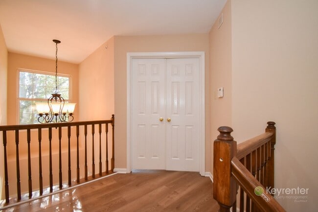 Building Photo - End Unit Townhome in Warrington Hunt community with 2 car garage!