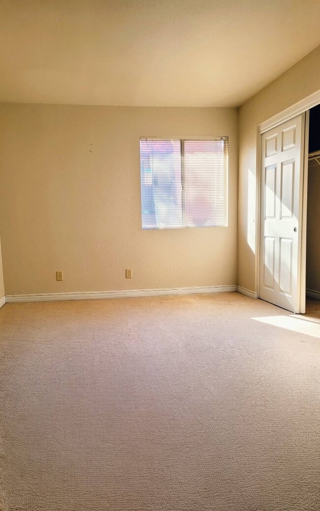 Building Photo - 5251 Indian River Dr