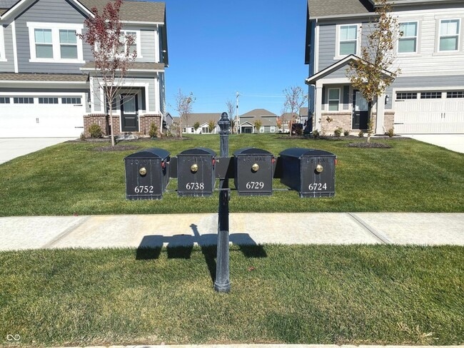 Building Photo - 6570 Willow Wy