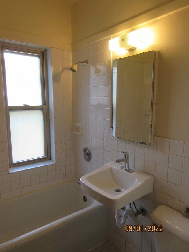 Building Photo - Available June 2026 Gorgeous Studio Beautiful Remodeled Apartment