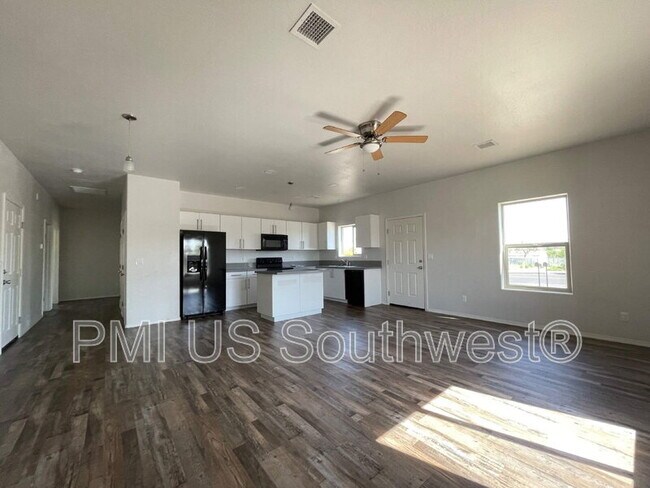 Building Photo - 8700 E Loos Dr