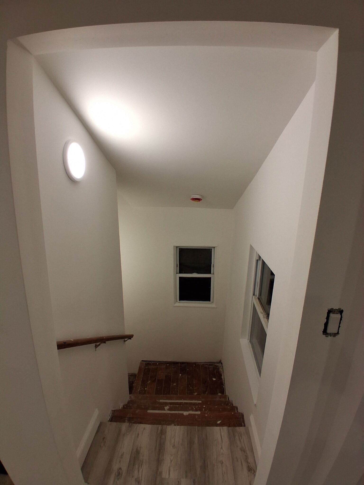 Building Photo - 1658 W Riverside Dr