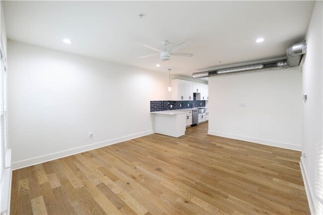 Building Photo - 8 Bedrooms 8 Baths Pre-leasing Now for 202...