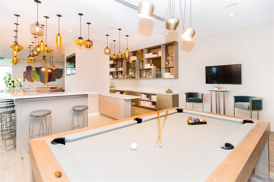 Building Photo - 650 NE 32nd St