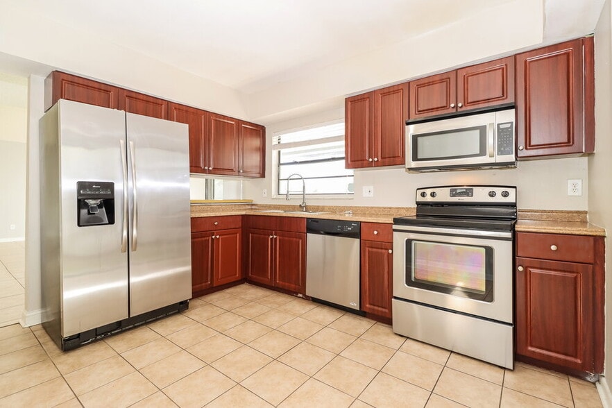 Building Photo - 10375 Chadbourne Dr