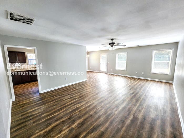 Building Photo - 634 Stowers Dr