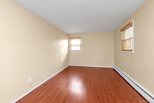 Building Photo - 13 7th St