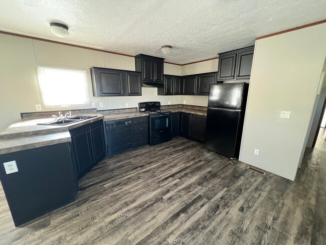 Building Photo - 31 Locust St