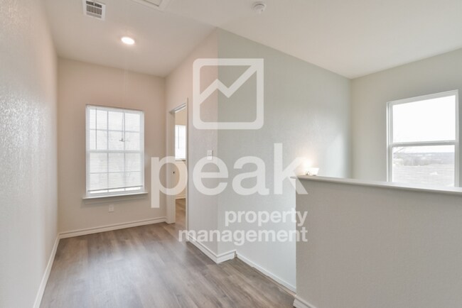 Building Photo - $1475! 2Bed/1.5bath Duplex Available for R...