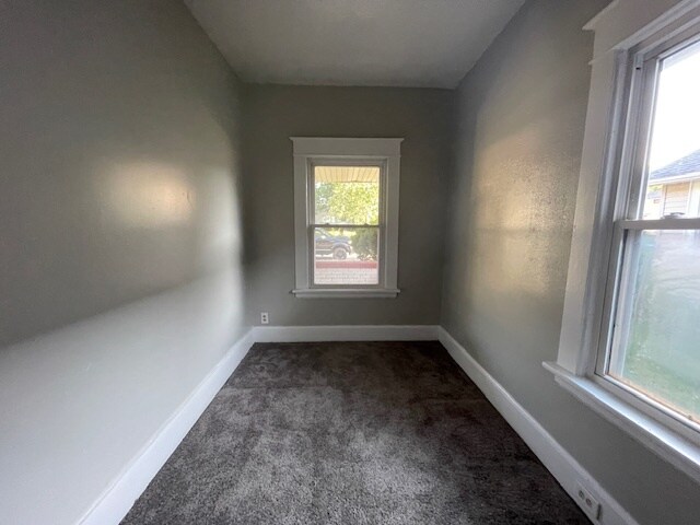 Building Photo - 237 E Victoria St