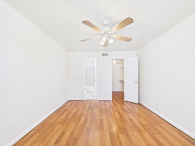 Building Photo - 9700 Leawood Blvd