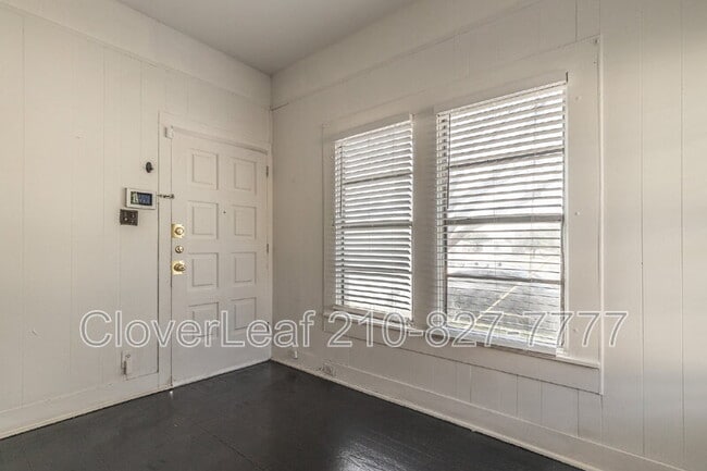 Building Photo - 323 Barrera St