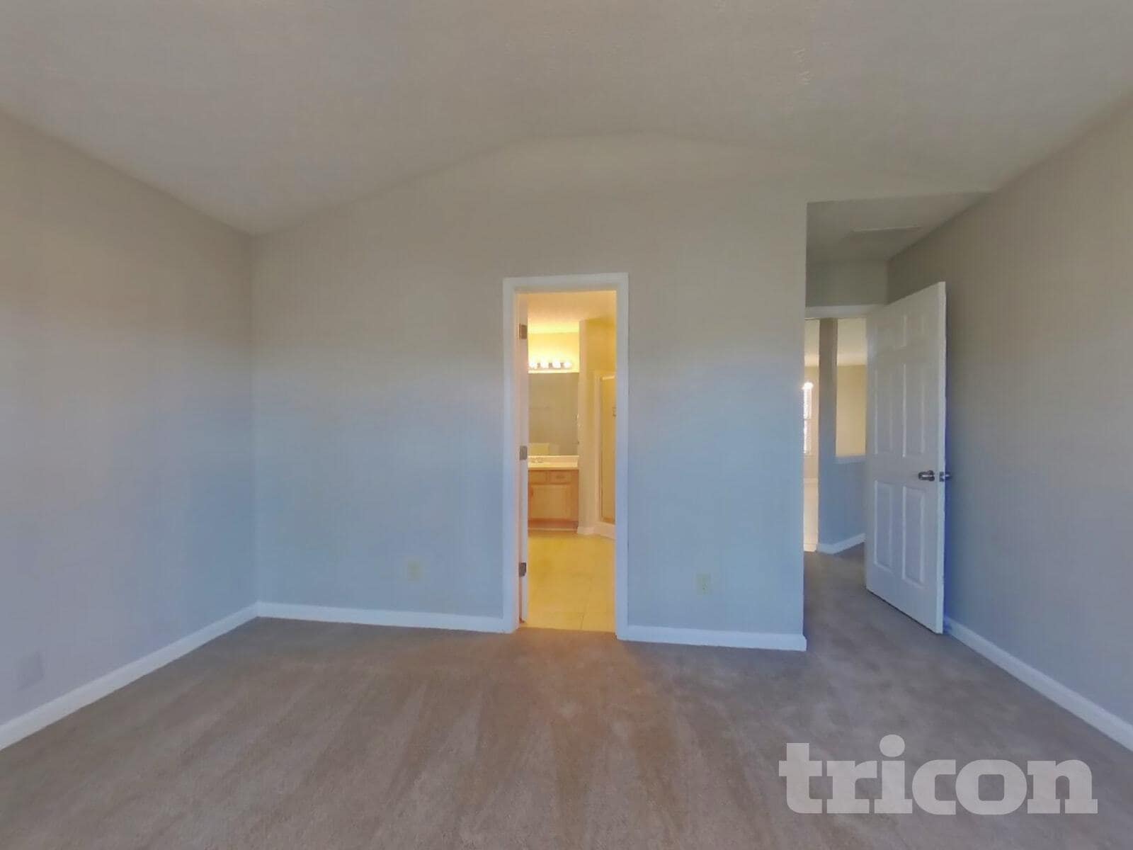 Building Photo - 165 Old Hampton Way