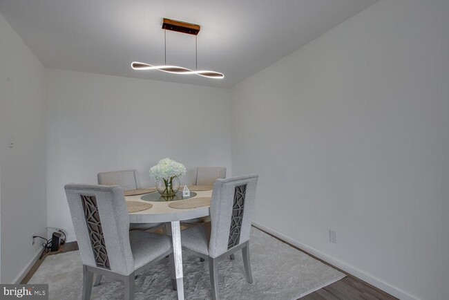 Building Photo - 203 Yoakum Pkwy