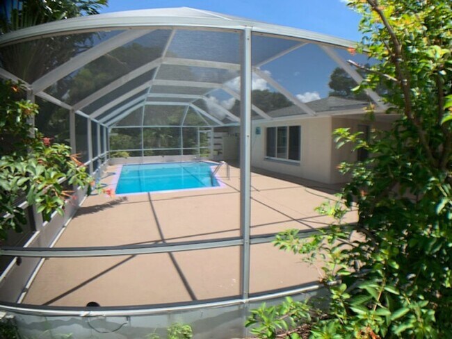 Building Photo - 1342 Torreya Cir