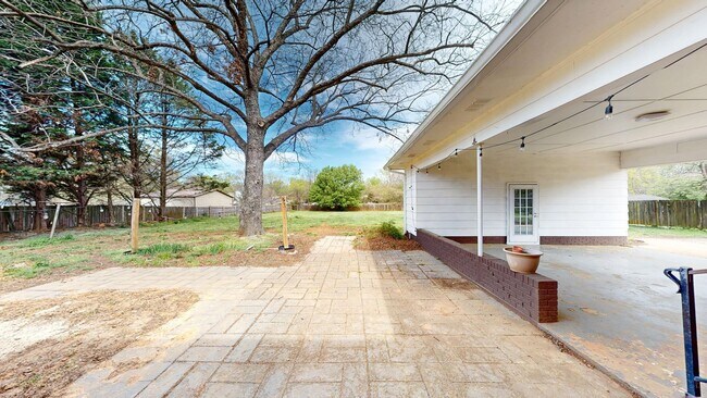 Building Photo - 6821 View Way Dr