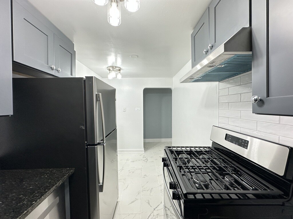 Building Photo - 2754 W North Shore Ave