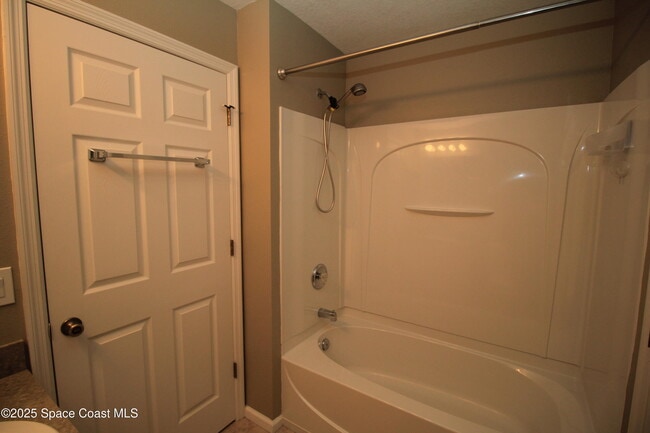 Building Photo - 1075 Luminary Cir