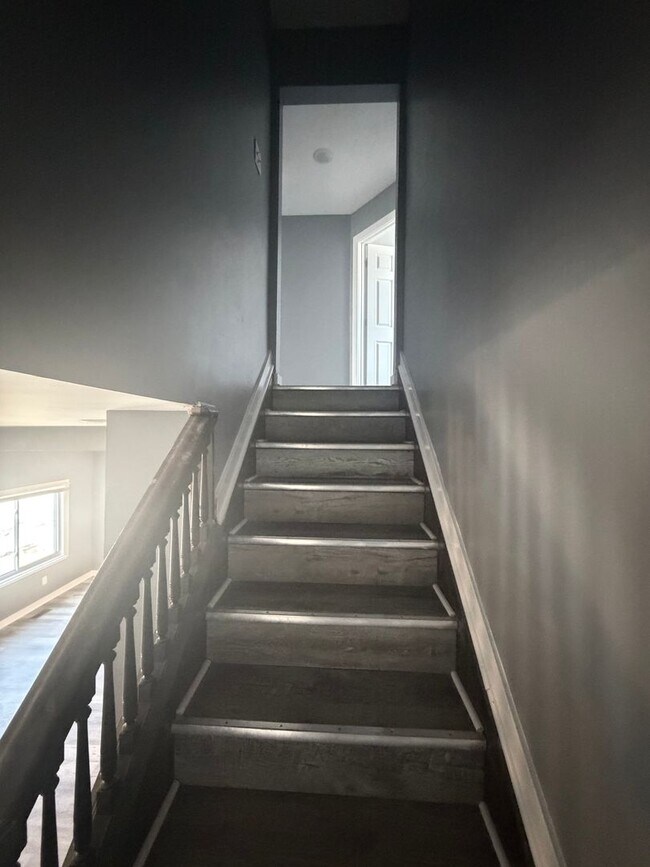 Building Photo - 3 Bedroom 1.5 bath bungalow near downtown