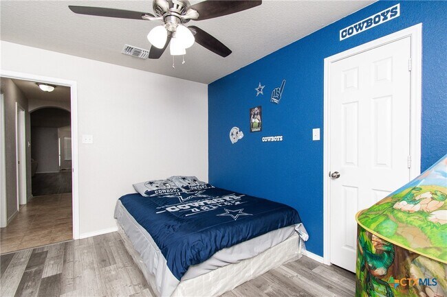 Building Photo - 705 Rowdy Dr