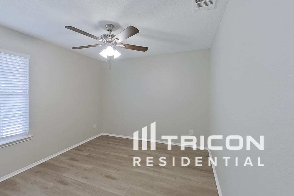 Building Photo - 608 Canyon Pl