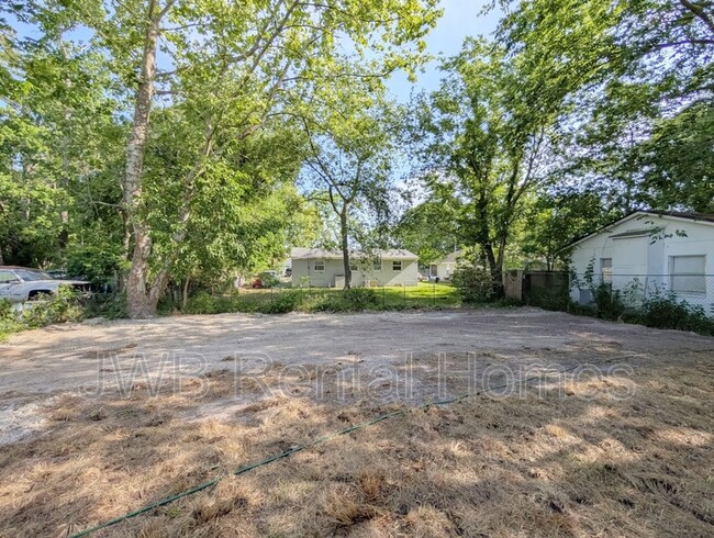 Building Photo - 3539 Rosselle St